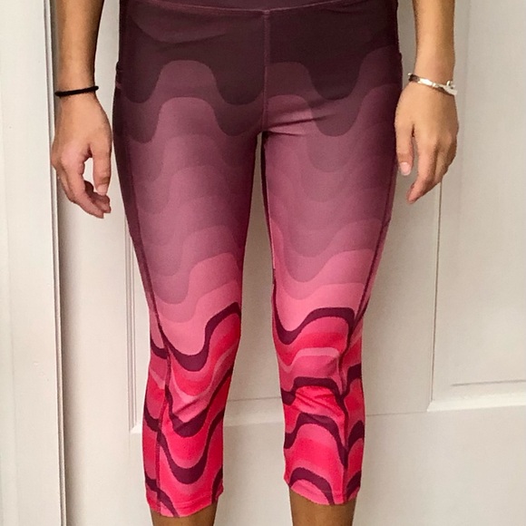 🎁 2/$16 NEW Ombre Capri Seamless Leggings - Picture 6 of 8